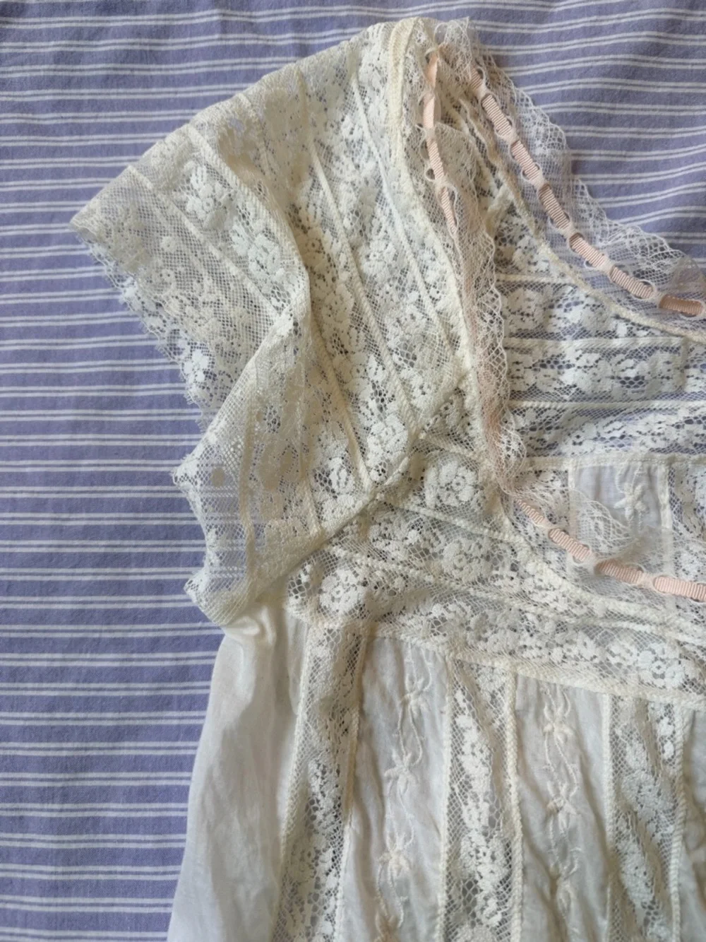 Doen Lace Short Sleeve - White - Picture 5 of 6